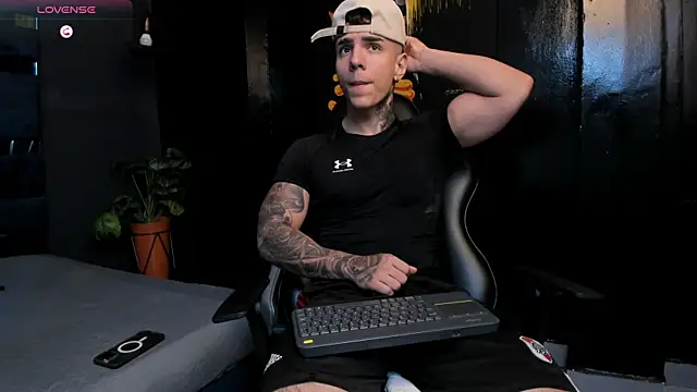 Flynn Riider online show from November 22, 2025, 5:34 pm