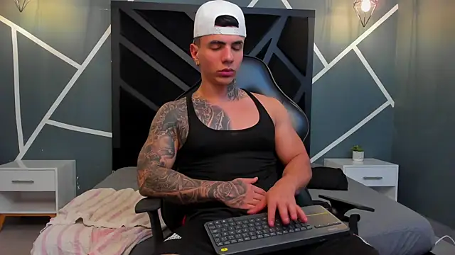 Flynn Riider online show from December 5, 2025, 5:28 am