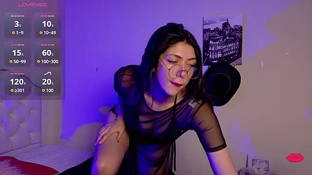 Aurora Hotson online show from November 26, 2025, 1:05 am