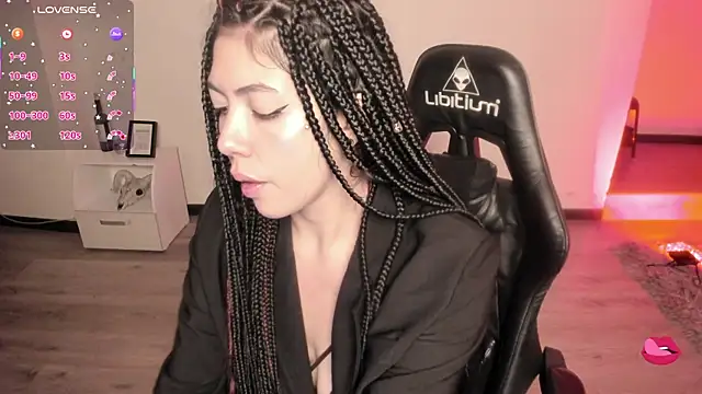 Aurora Hotson online show from September 20, 2025, 11:32 pm