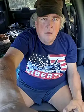 Snapshot of Bus310A chatting on October 13, 2025, 4:41 pm Bus310A online show from October 13, 2025, 4:41 pm
