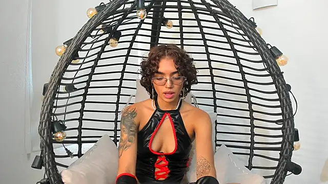 Snapshot of slutty_venus chatting on September 12, 2025, 9:25 pm slutty venus online show from September 12, 2025, 9:25 pm