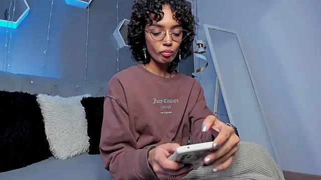 Snapshot of slutty_venus chatting on March 9, 2025, 3:32 am slutty venus online show from March 9, 2025, 3:32 am