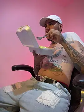 Junihn0 online show from November 9, 2025, 8:46 pm