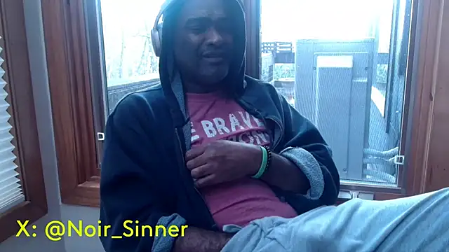 sinnernoir online show from November 3, 2025, 4:32 pm