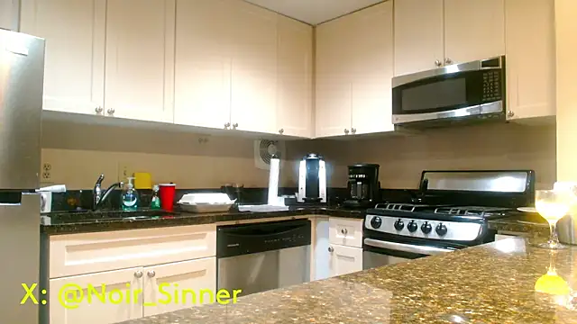 Snapshot of sinnernoir chatting on February 22, 2026, 4:04 am sinnernoir online show from February 22, 2026, 4:04 am