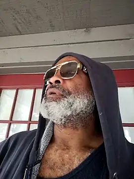 sinnernoir online show from March 19, 2026, 1:44 pm