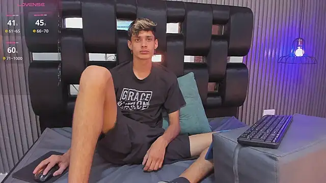 Alex Strip  online show from January 19, 2025, 4:22 am