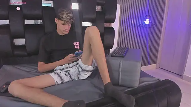 Alex Strip  online show from December 14, 2024, 6:13 am