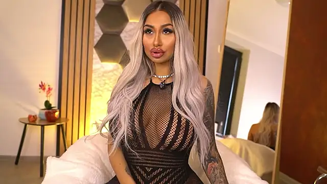 Snapshot of GoldenAmber chatting on February 4, 2026, 6:30 am GoldenAmber online show from February 4, 2026, 6:30 am