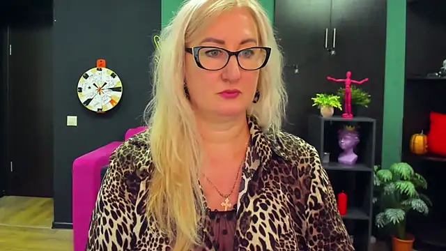 ChristyBrooks online show from March 6, 2025, 4:17 pm