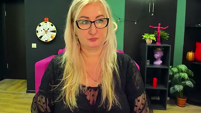 ChristyBrooks online show from March 5, 2025, 7:38 pm