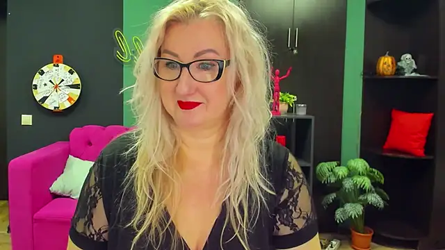 ChristyBrooks online show from March 21, 2025, 1:12 pm