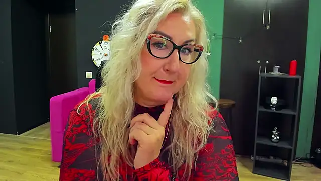 ChristyBrooks online show from September 18, 2025, 2:09 pm