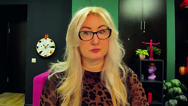 ChristyBrooks online show from March 4, 2025, 1:17 pm