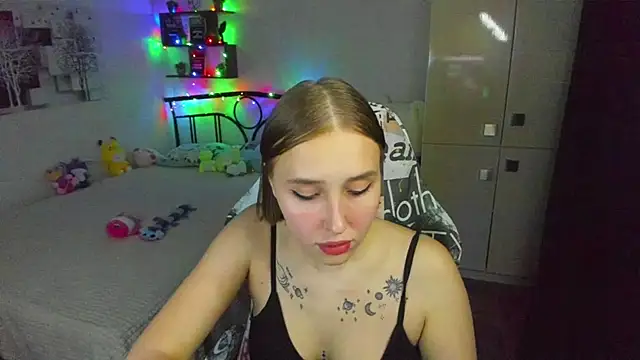 Snapshot of LinaTruly chatting on May 26, 2026, 9:13 pm LinaTruly online show from May 26, 2026, 9:13 pm