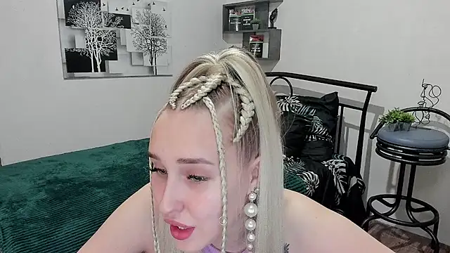 LinaTruly online show from February 18, 2025, 8:25 pm