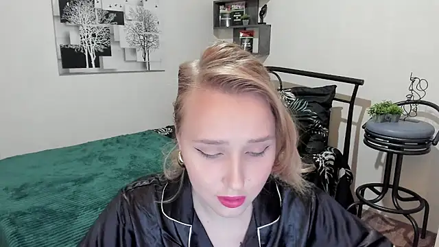 LinaTruly online show from February 1, 2025, 8:37 pm