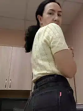 SweetBerryBella online show from January 21, 2025, 6:11 am