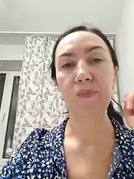 SweetBerryBella online show from January 28, 2025, 5:03 pm