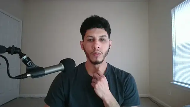 Snapshot of DamnKevin chatting on March 21, 2025, 11:45 pm DamnKevin online show from March 21, 2025, 11:45 pm