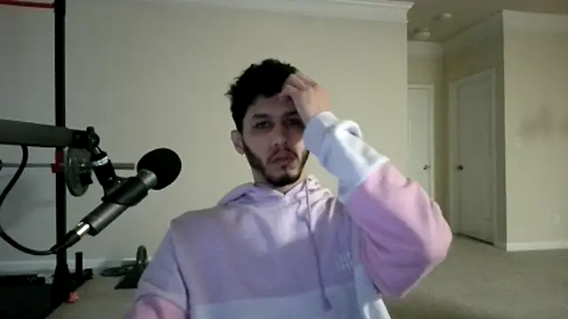 Snapshot of DamnKevin chatting on January 6, 2025, 2:14 pm DamnKevin online show from January 6, 2025, 2:14 pm