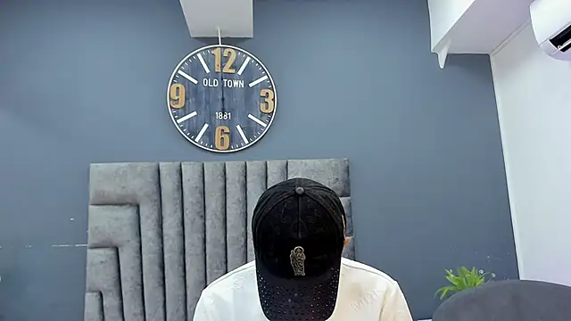 Robin Rief online show from April 7, 2026, 7:37 pm