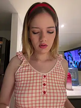 NicoleCut online show from November 2, 2025, 10:20 am