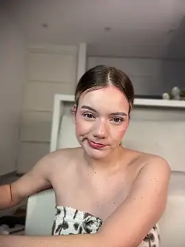 NicoleCut online show from May 18, 2026, 11:42 pm