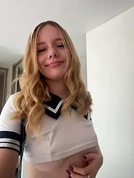 NicoleCut online show from March 13, 2025, 2:01 pm