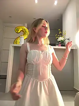 NicoleCut online show from February 10, 2026, 11:42 am