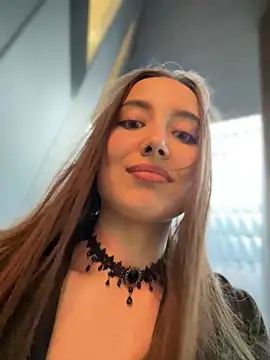 VelvetVixenI online show from May 12, 2026, 5:19 pm