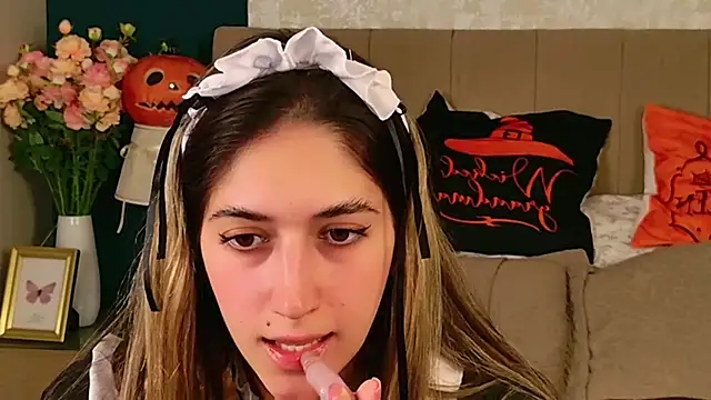 Teresa Stane online show from October 29, 2025, 5:28 am