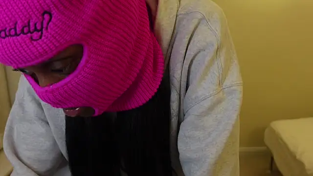 wildmamiii online show from December 14, 2024, 8:40 pm