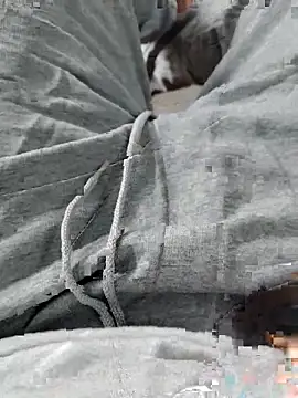 KUKU69XX online show from November 24, 2025, 5:51 am