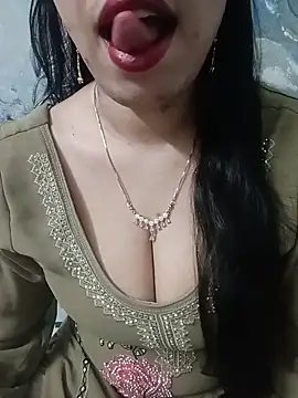 Snapshot of Haniya-143 chatting on June 13, 2026, 10:08 pm Haniya-143 online show from June 13, 2026, 10:08 pm