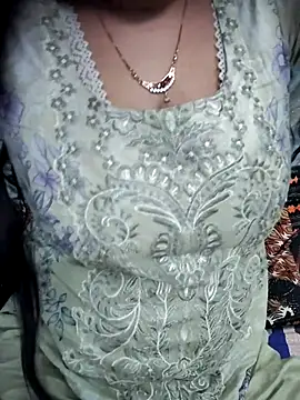 Snapshot of Haniya-143 chatting on February 15, 2026, 10:09 pm Haniya-143 online show from February 15, 2026, 10:09 pm