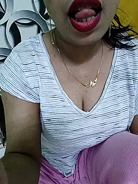 Snapshot of Haniya-143 chatting on July 16, 2026, 9:01 pm Haniya-143 online show from July 16, 2026, 9:01 pm