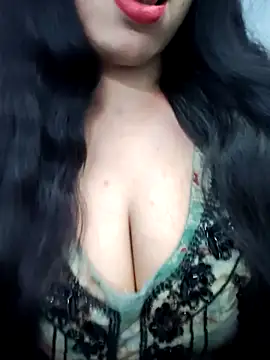 Snapshot of Haniya-143 chatting on February 8, 2026, 10:29 pm Haniya-143 online show from February 8, 2026, 10:29 pm