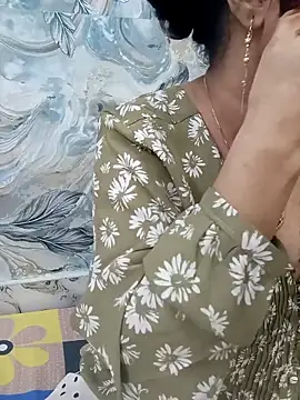 Snapshot of Haniya-143 chatting on February 18, 2026, 9:22 pm Haniya-143 online show from February 18, 2026, 9:22 pm