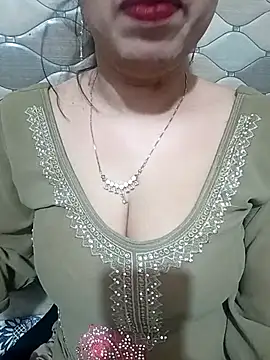 Snapshot of Haniya-143 chatting on June 14, 2026, 2:18 pm Haniya-143 online show from June 14, 2026, 2:18 pm