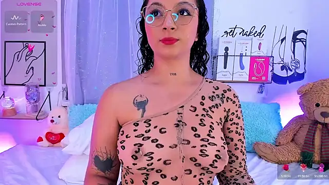 Mari Sweett online show from February 3, 2026, 7:52 pm