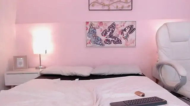 sara17  online show from November 2, 2025, 4:17 am