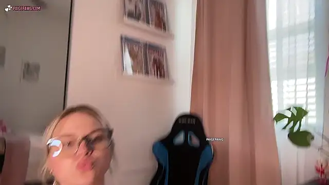 Snapshot of PaigePawg chatting on February 9, 2026, 3:10 pm PaigePawg online show from February 9, 2026, 3:10 pm