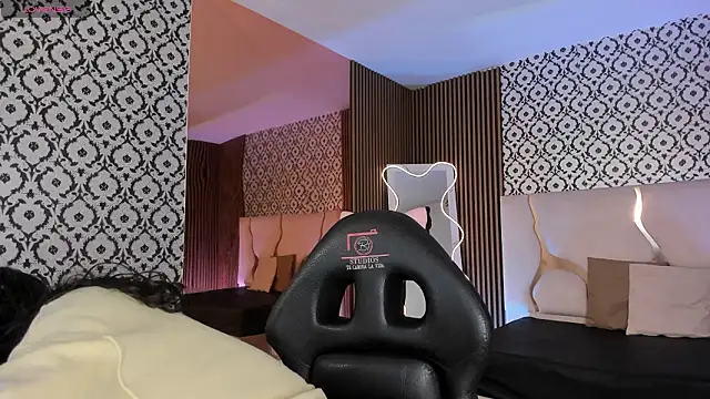 Snapshot of penelope_tay1 chatting on February 1, 2026, 3:27 am penelope tay1 online show from February 1, 2026, 3:27 am