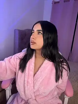 Snapshot of Emily-14 chatting on November 7, 2025, 9:36 am Emily-14 online show from November 7, 2025, 9:36 am