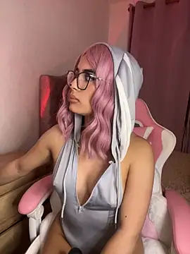 Snapshot of Emily-14 chatting on November 9, 2025, 2:04 am Emily-14 online show from November 9, 2025, 2:04 am