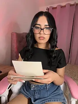 Snapshot of Emily-14 chatting on November 8, 2025, 5:22 am Emily-14 online show from November 8, 2025, 5:22 am