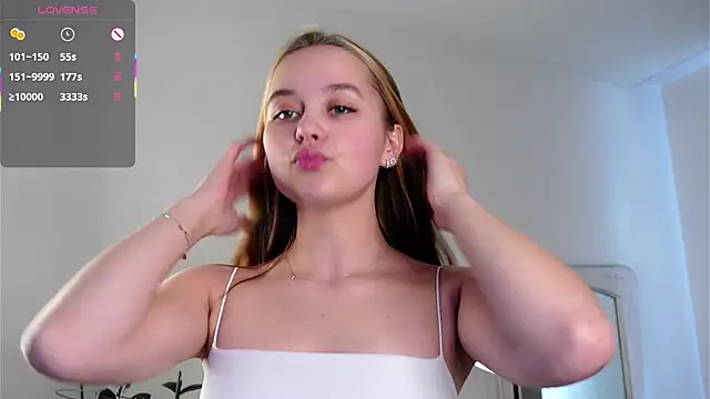 Snapshot of FalineDowlen chatting on February 4, 2025, 4:48 am FalineDowlen online show from February 4, 2025, 4:48 am