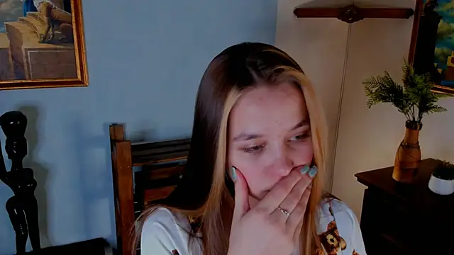 Snapshot of FalineDowlen chatting on February 17, 2025, 4:20 am FalineDowlen online show from February 17, 2025, 4:20 am